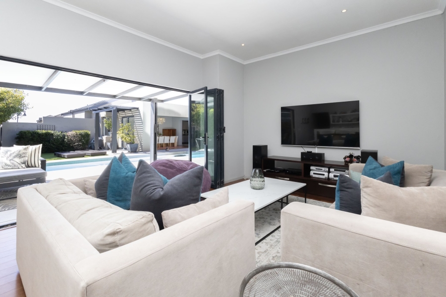 To Let 4 Bedroom Property for Rent in Big Bay Western Cape